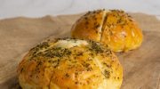 A delicious oven-baked snack. Recipe for Korean garlic rolls