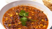 Chili sin carne: the perfect one-pot dish for a New Year's Eve party