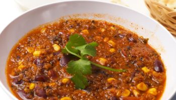 Chili sin carne: the perfect one-pot dish for a New Year's Eve party