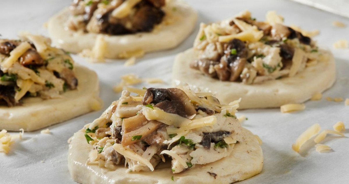 I fry the chicken, add mushrooms, and reach for puff pastry. This snack will be a hit on New Year's Eve