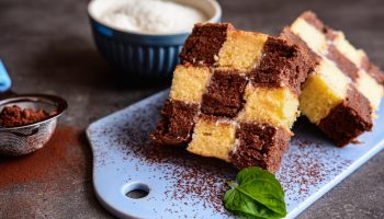 A minimum of work and the effect is stunning. The chessboard looks impressive on the table, everyone will take a helping