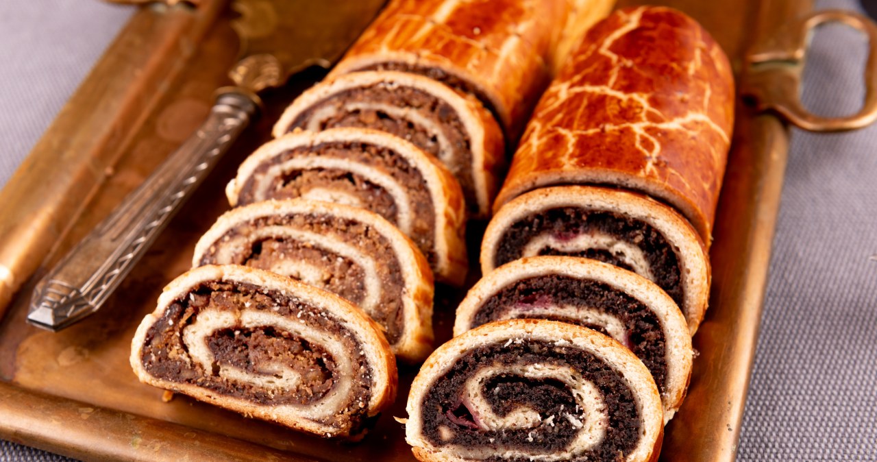 Last chance rolled poppy seed cake. According to Grandma Gienia's recipe, it is finger-licking good