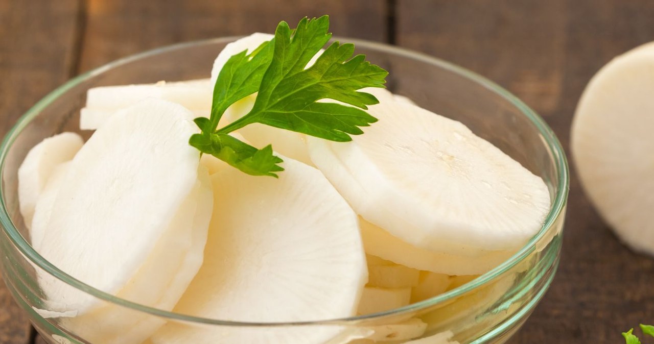 A forgotten and underrated vegetable. It cleanses the body, accelerates metabolism and takes care of immunity