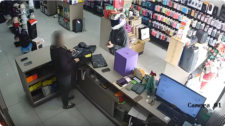 video:-funcionaria-acha-que-assalto-e-brincadeira-e-suspeito-atira-dentro-de-loja