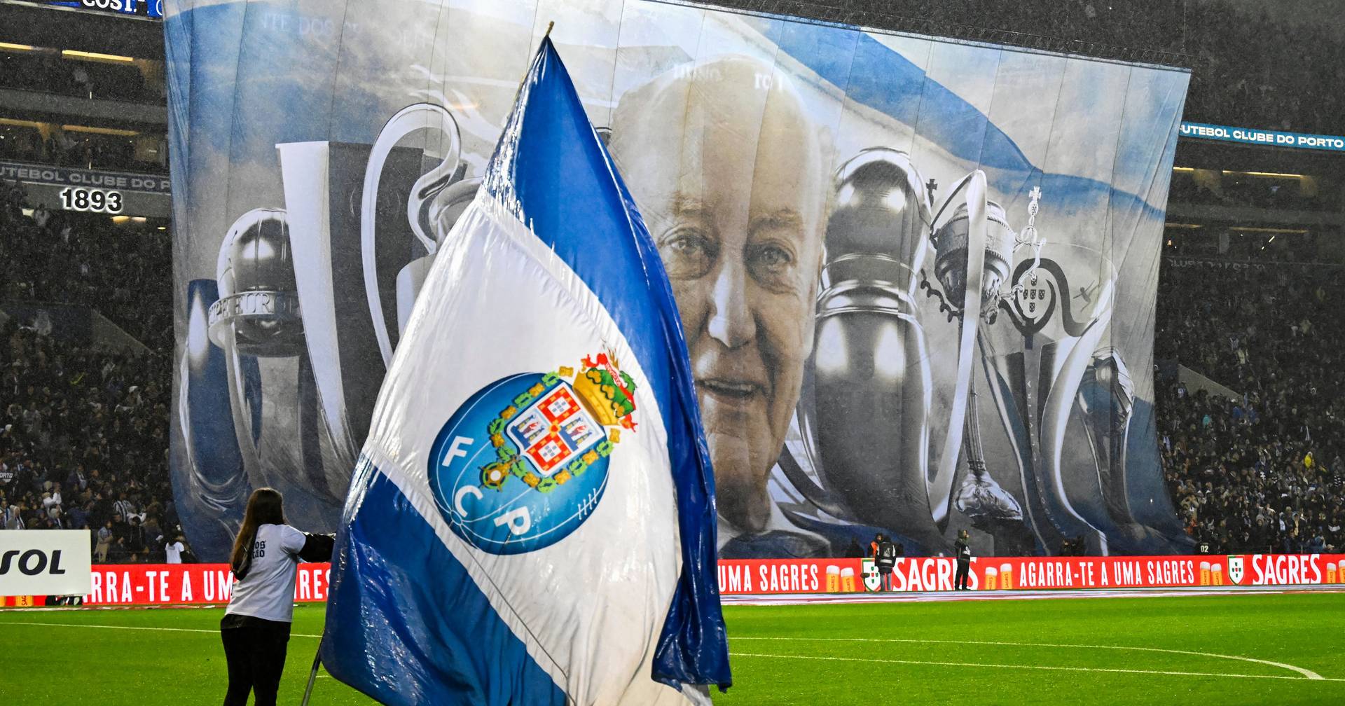 Pinto da Costa honored at FC Porto's Dragões de Ouro gala