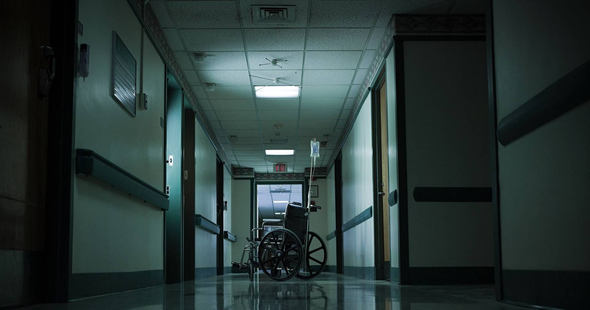 It rains inside the facilities of Hospital da Póvoa de Varzim