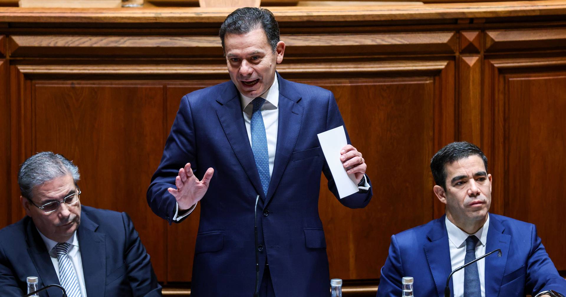 Prime Minister responds to deputies in Parliament in fortnightly debate marked by strike and labor issues