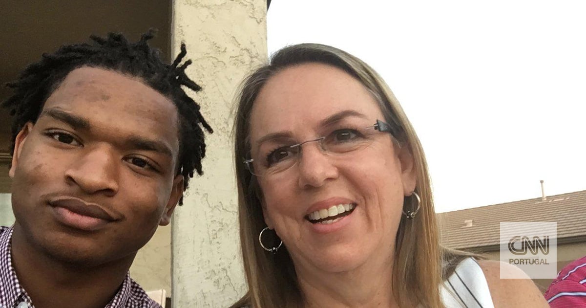 Grandmother sends message to the wrong number. The answer changed his life (and created a national tradition)