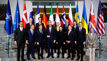 10 minutes: Berlin guarantees that ceasefire in Ukraine is close and Israel kills Hamas military leader