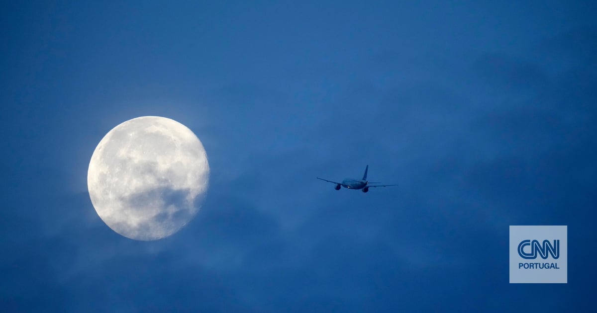 "They were really close." For the second time in 48 hours, another civilian plane escapes collision with a US Air Force aircraft near Venezuela