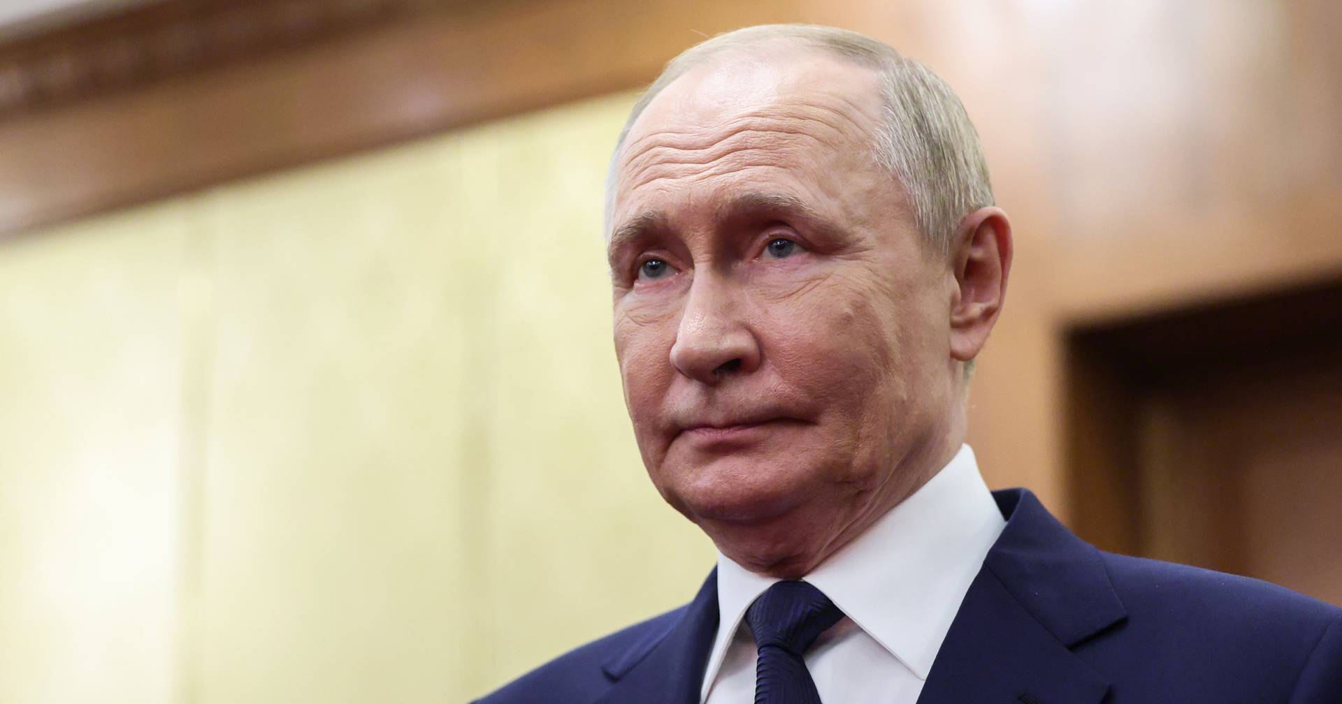 Vladimir Putin warns that using frozen Russian assets would be “theft” and threatens retaliation