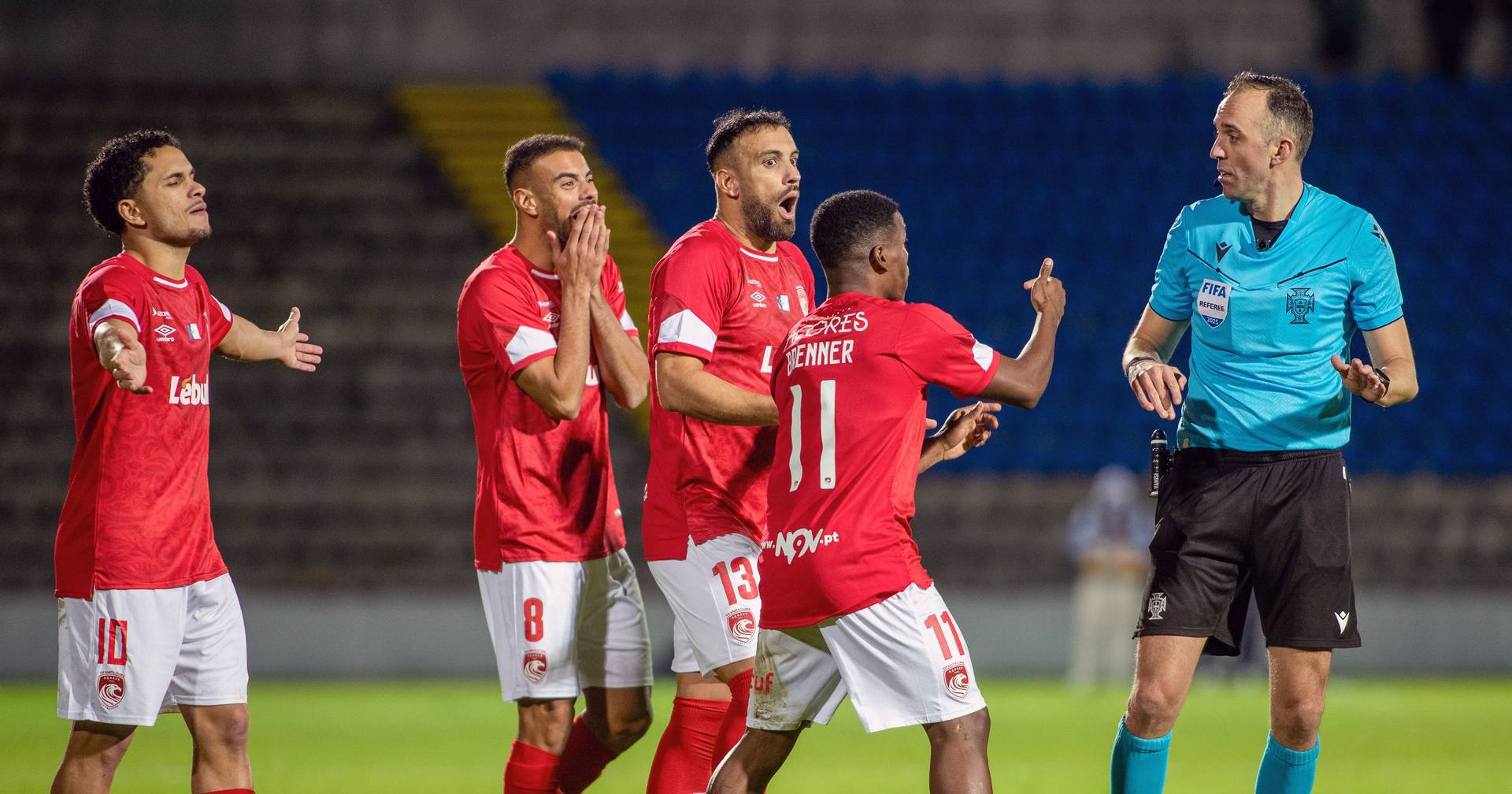 A volcano erupting in Portuguese football: the film of all the controversy in the Sporting game in the Azores