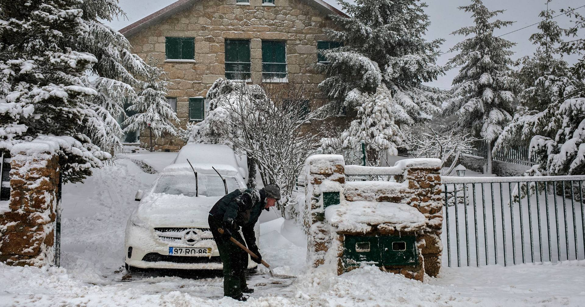 A white blanket: the (impressive) images of the first snow of winter