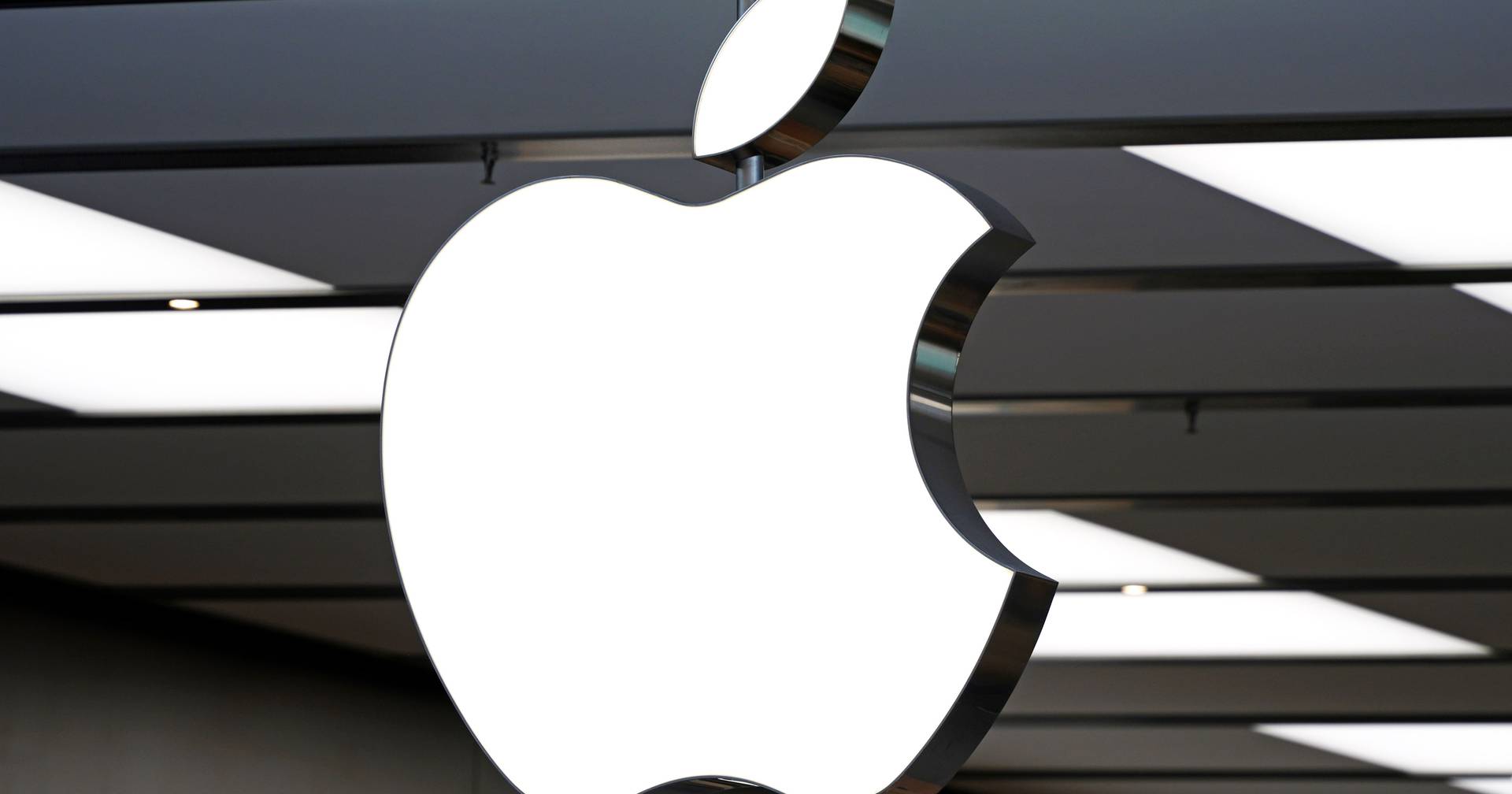 Italian court fines Apple almost 100 million euros for abuse of dominant position