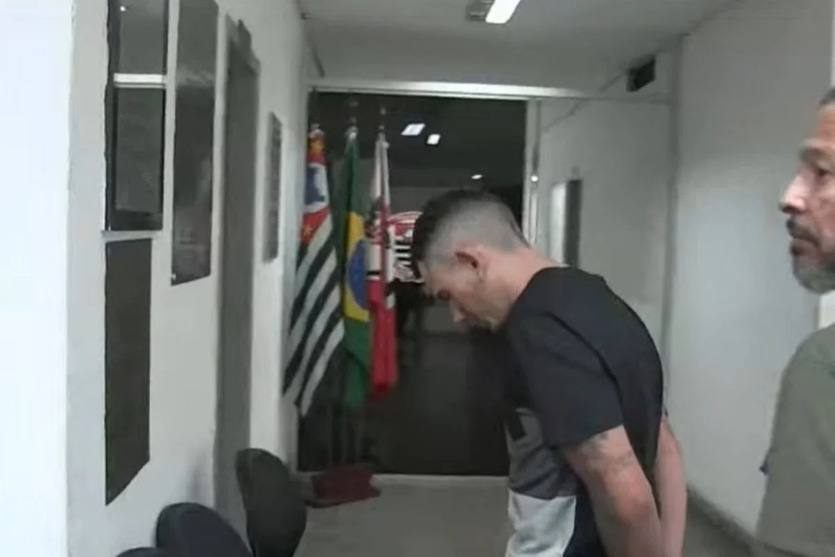 Douglas Alves da Silva arriving at the police station after custody hearing