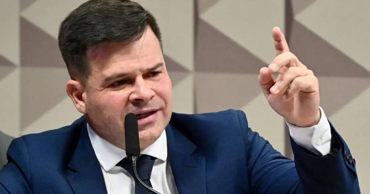 Bolsonaro's former police chief convicted of coup d'état detained in Paraguay