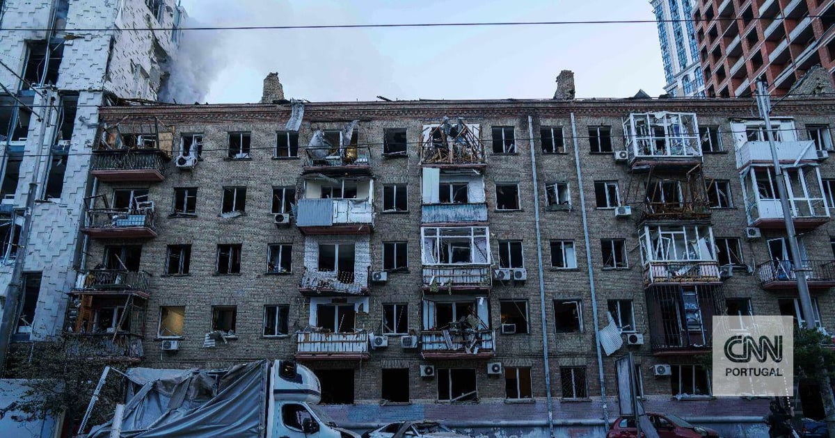 Russian attack with missiles and drones leaves a third of Kiev unheated