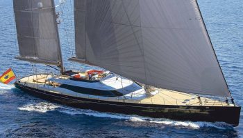 Fashion world: The owner of Mango has died and his son is a suspect, in a story in which reality imitates fiction