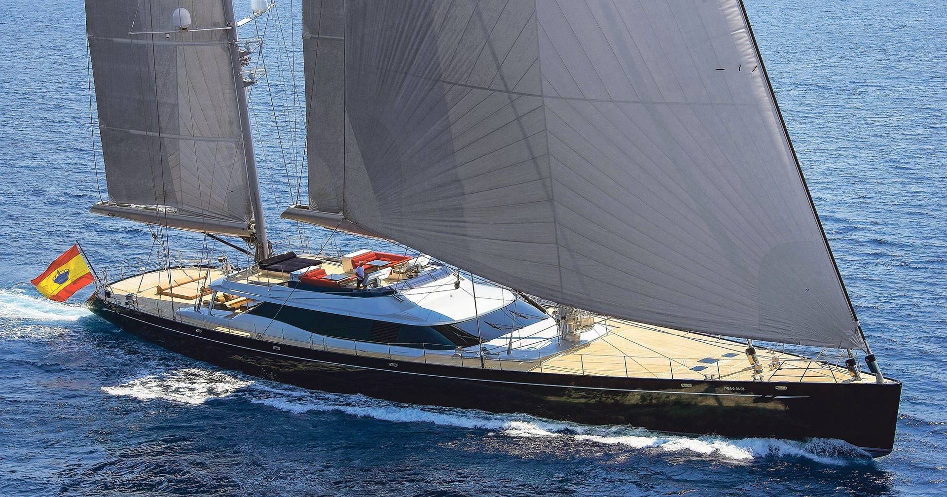 Fashion world: The owner of Mango has died and his son is a suspect, in a story in which reality imitates fiction