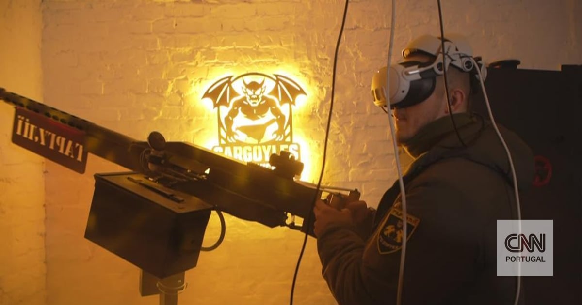 It looks like a virtual reality game, but it's a combat simulator: Ukrainian civilians learn to shoot down drones in Kiev