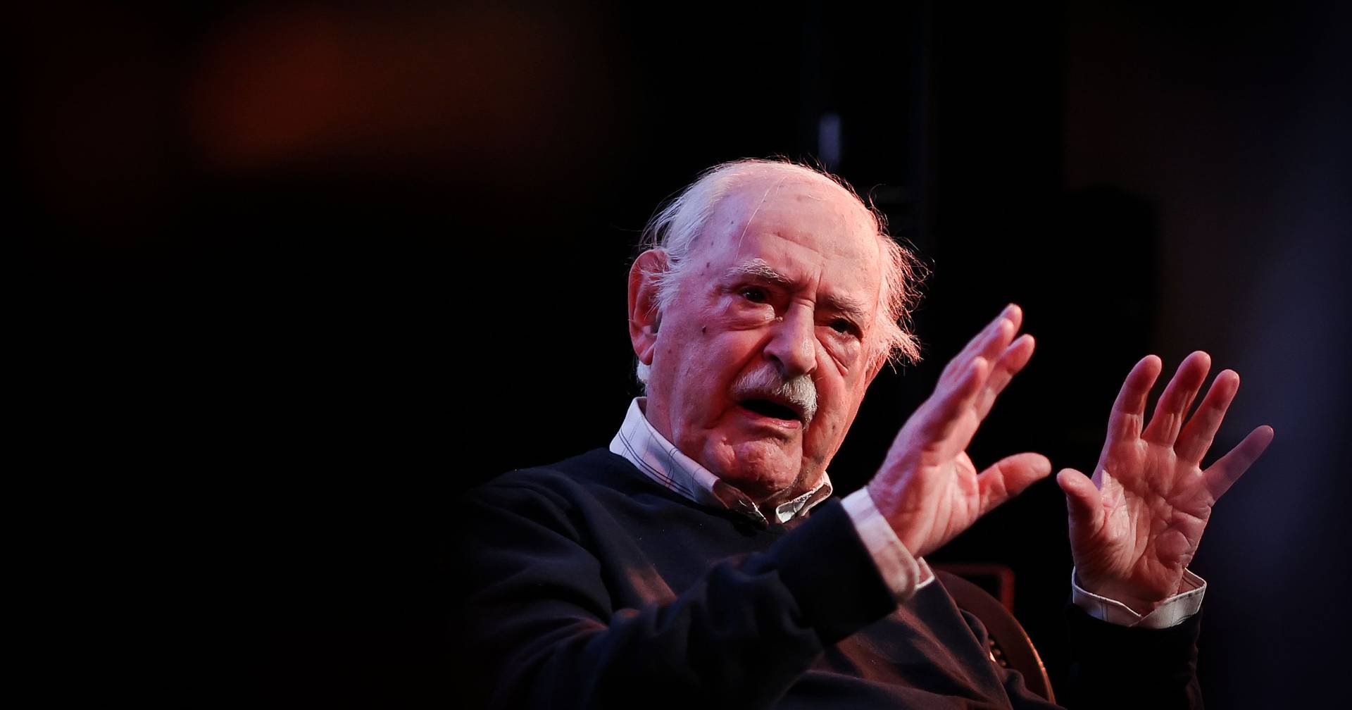 Ruy de Carvalho hospitalized after a mild stroke but in stable condition