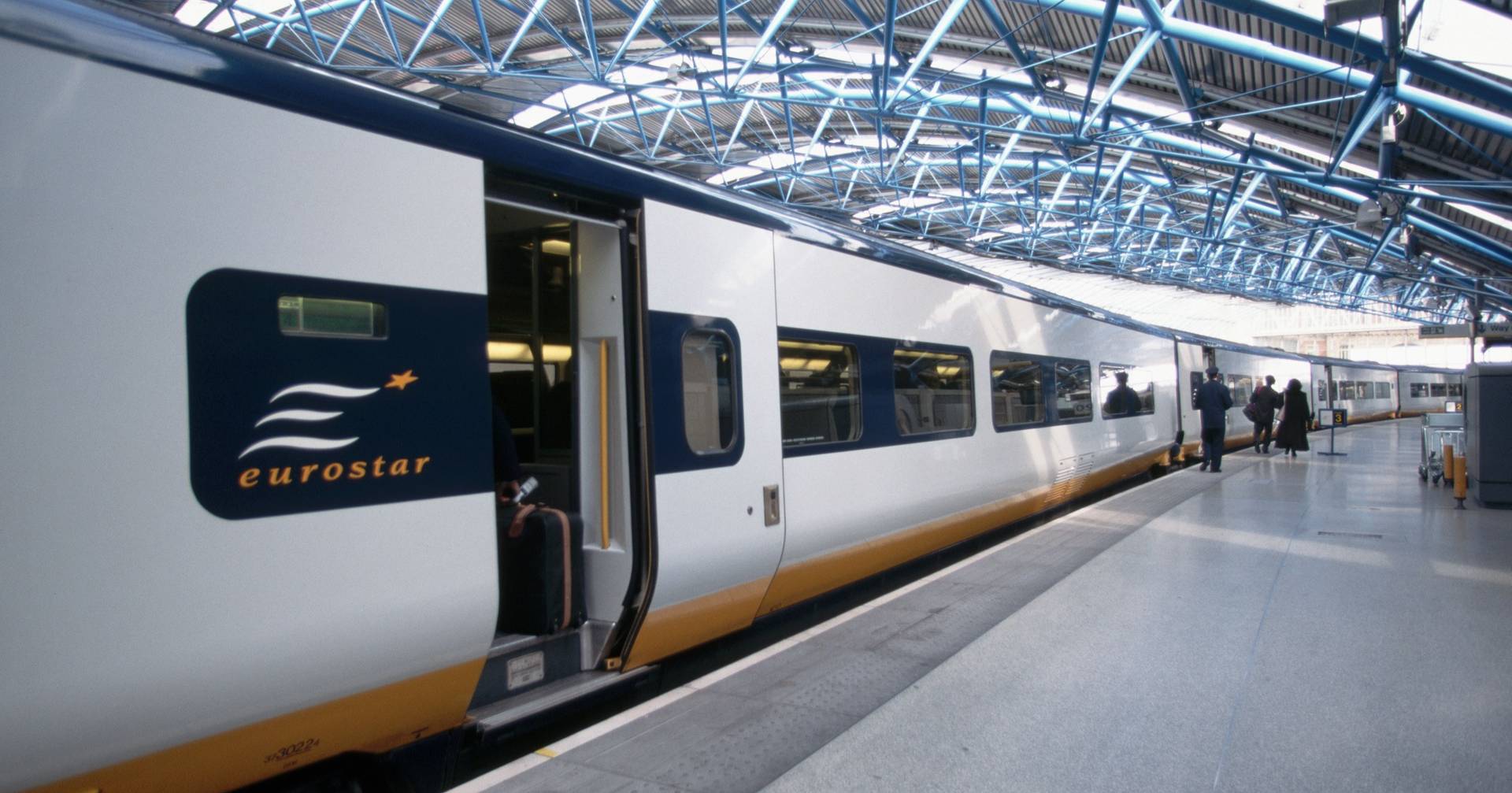 10 minutes: Electrical failure suspends train circulation in the Eurotunnel and Trump threatens to attack Iran again