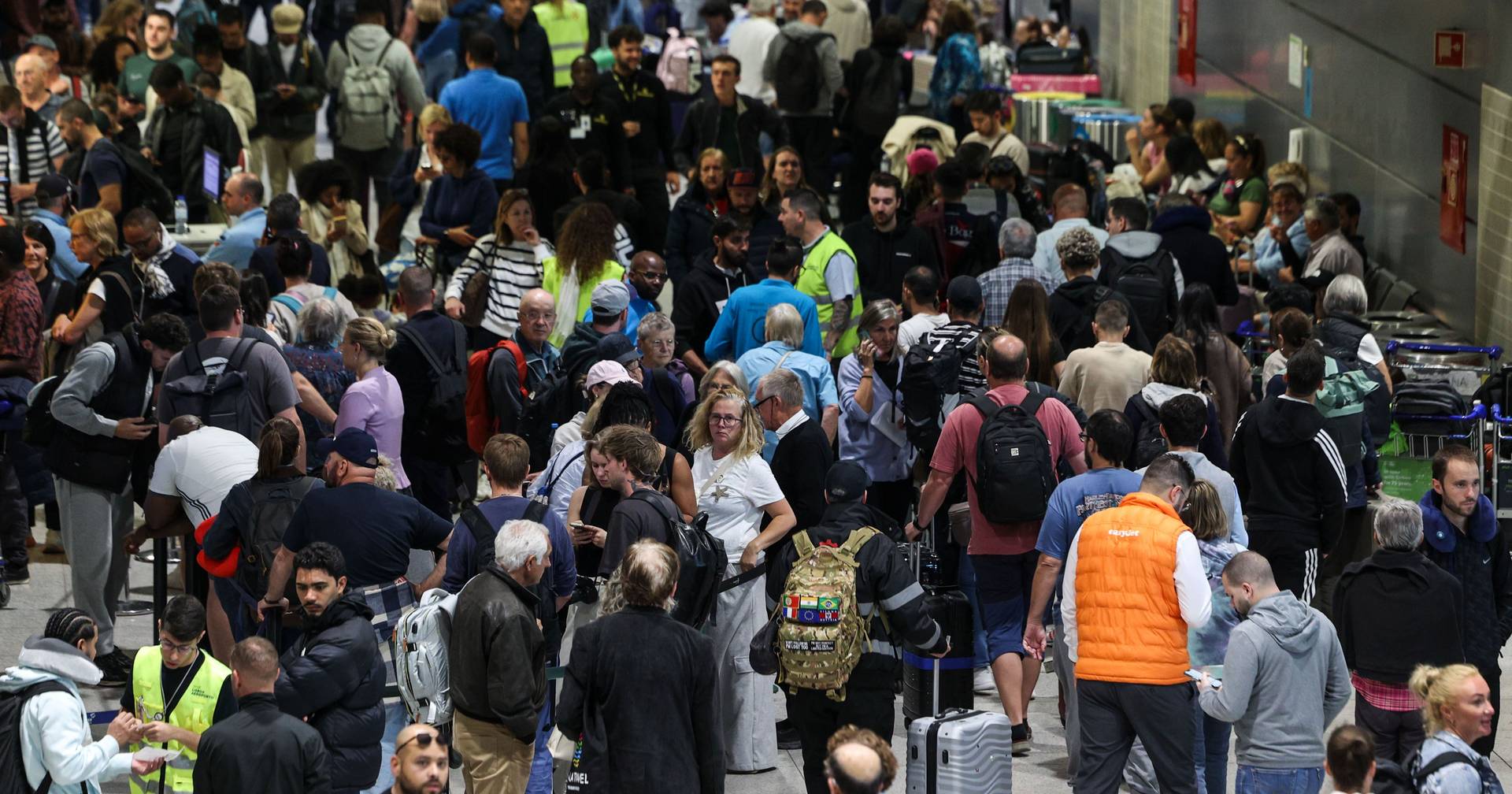 Chaos at the airport: Government “hides and whitewashes reality” with measures “that are mere palliatives”