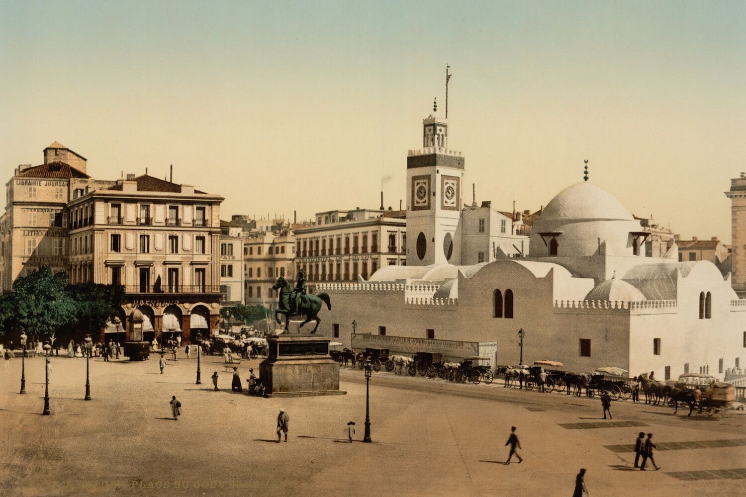 Algeria approves law criminalizing French colonization