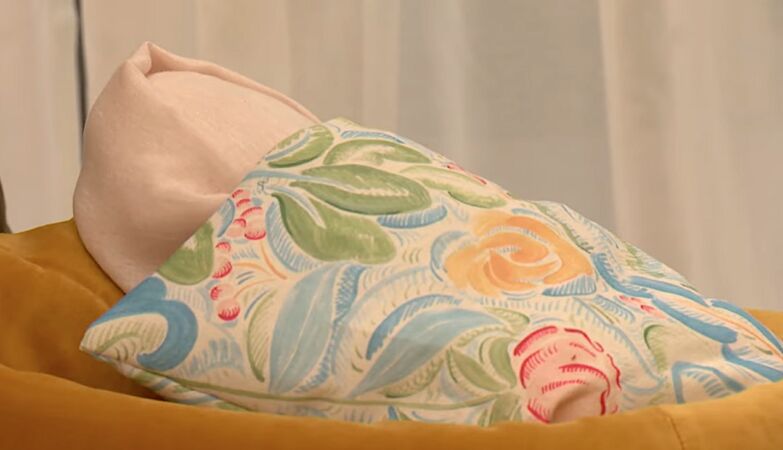 "Provocation". Faceless “zombie” Baby Jesus was stolen from Brussels Christmas nativity scene