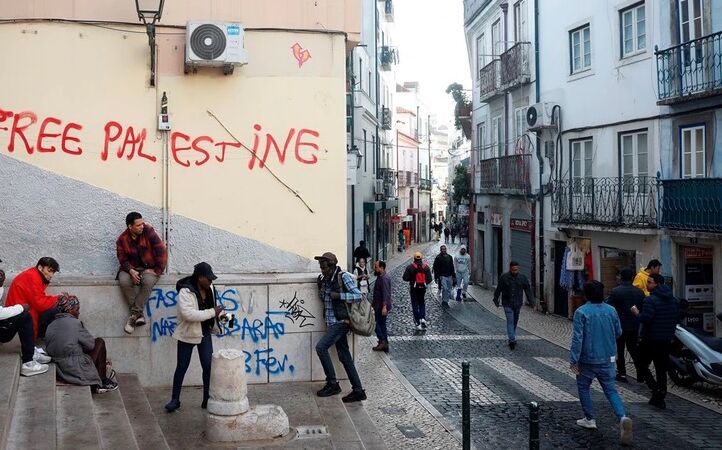 PSP closed Martim Moniz looking for weapons; didn't find any