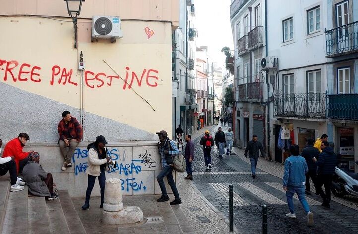 PSP closed Martim Moniz looking for weapons; didn't find any