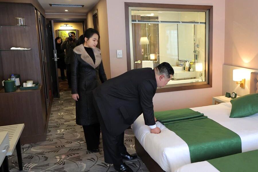 Kim Jong Un opened luxurious tourist complex with his daughter (and tested the firmness of the beds)