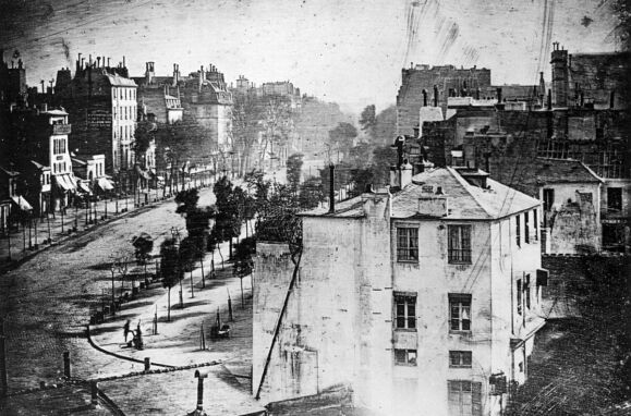 The first selfie, the first person photographed and eyes that saw the French Revolution
