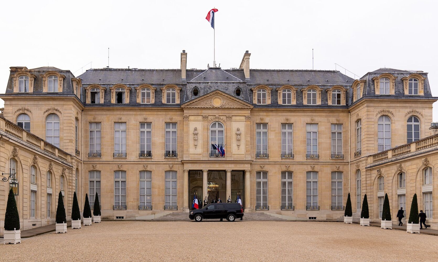 Eliseu's butler arrested for theft. Stolen pieces were for sale on Vinted