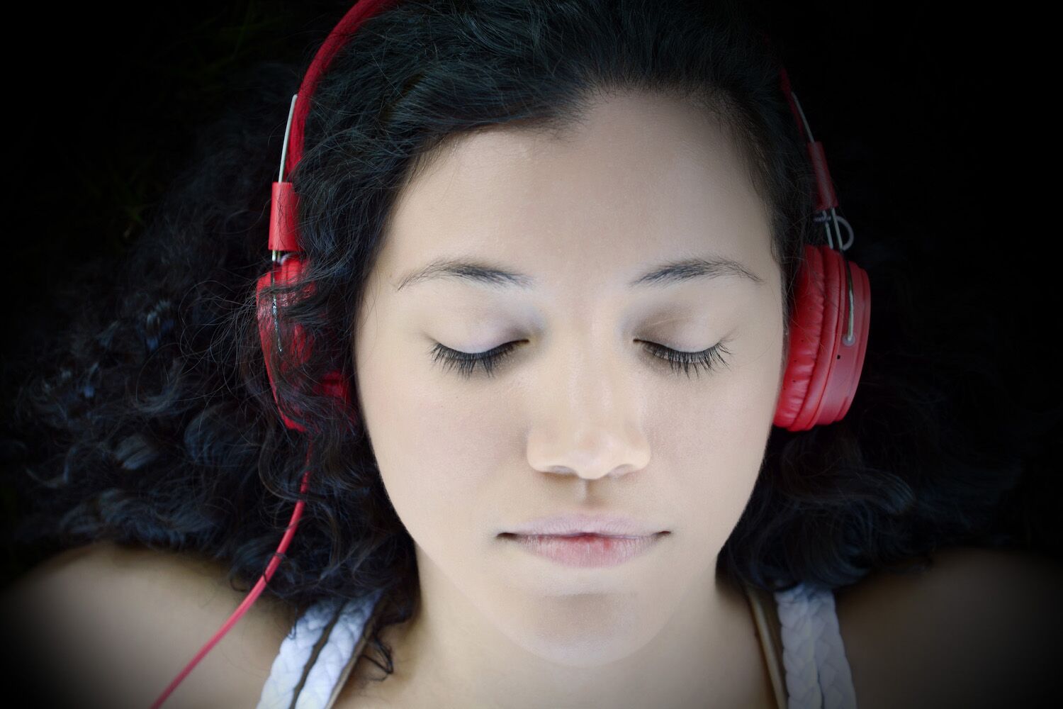 Think twice before sleeping all night with your headphones on