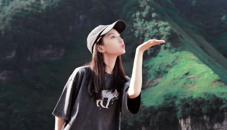 The “sweet and fragile” Mao stands up to the toxic figures who left her before she was famous