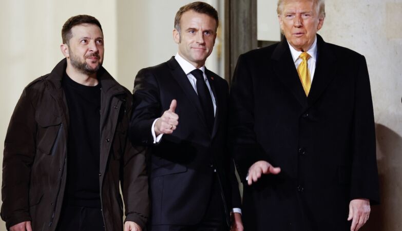 US could betray Ukraine, says Macron
