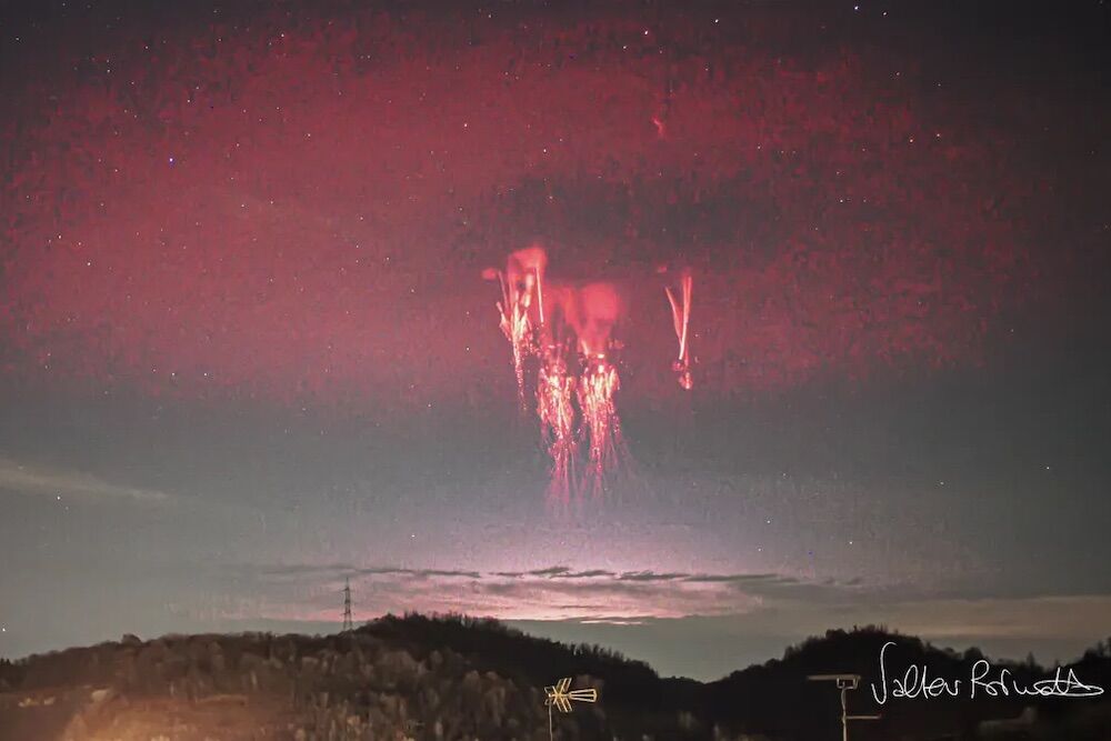 Photographer captures two rare atmospheric phenomena – at the same time