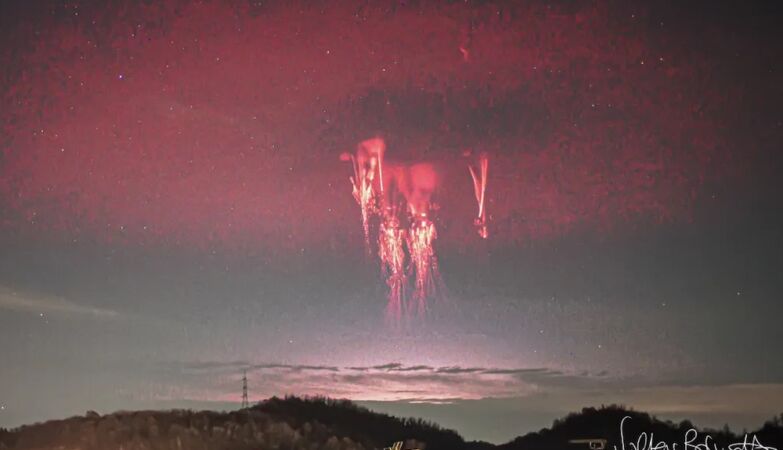 Photographer captures two rare atmospheric phenomena – at the same time