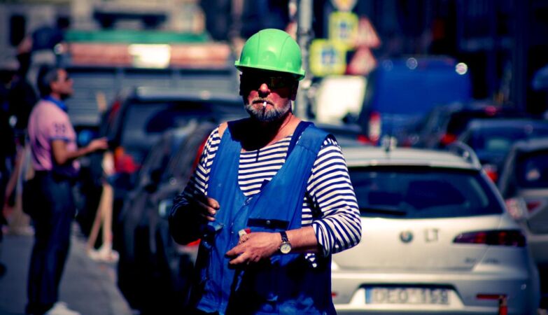 What 4 days? In Russia, the 6-day work week is discussed