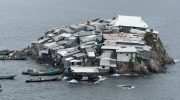 500 people in 2000 m², “gold” swimming around. How to live on the disputed Migingo island