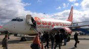 Woman died on plane, guarantees EasyJet; passengers say they already entered Malaga dead