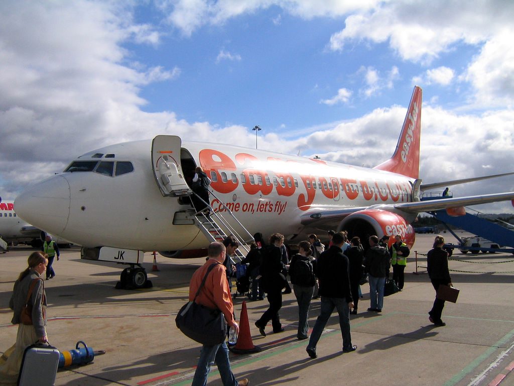 Woman died on plane, guarantees EasyJet; passengers say they already entered Malaga dead
