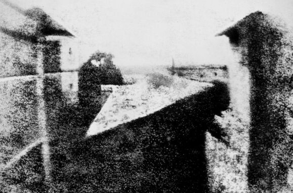 The first selfie, the first person photographed and eyes that saw the French Revolution