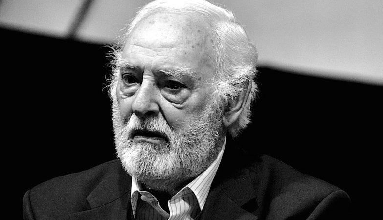 Ruy de Carvalho hospitalized after mild stroke