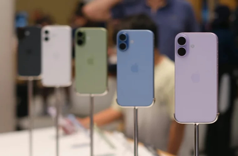 India requires Apple and Samsung to install a government app that cannot be uninstalled