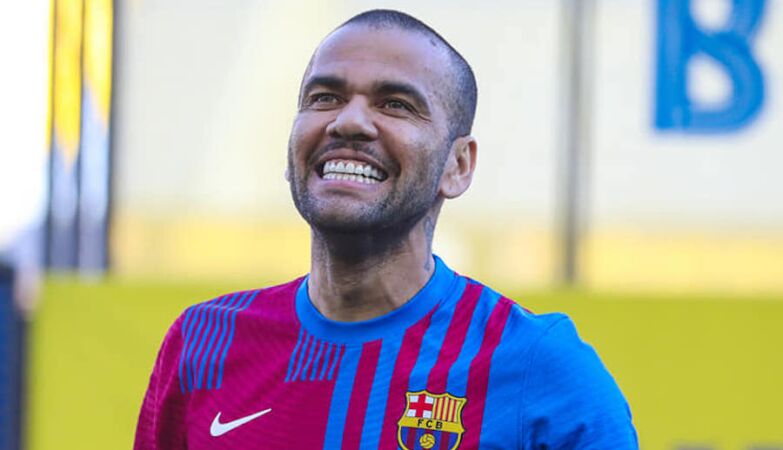 After Thiago Silva, Dani Alves is on his way to Portugal… to São João de Ver