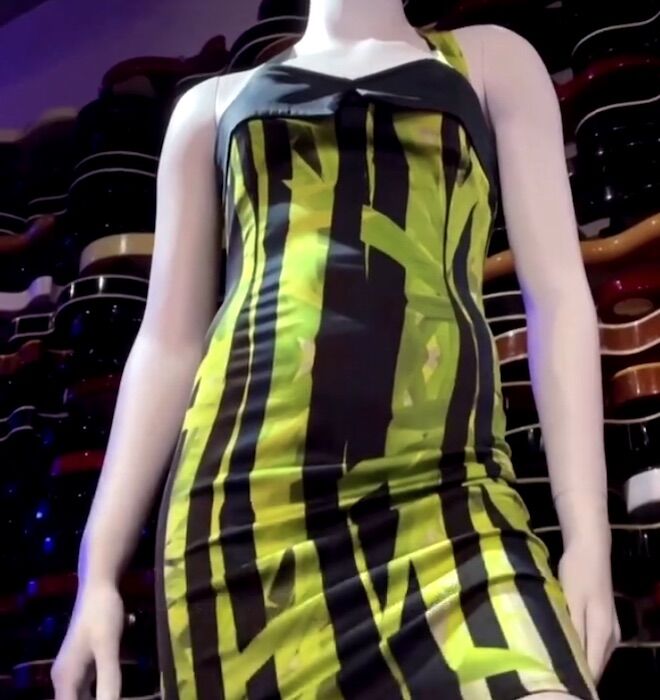 Two friends sold Amy Winehouse's clothes. The father wants the money