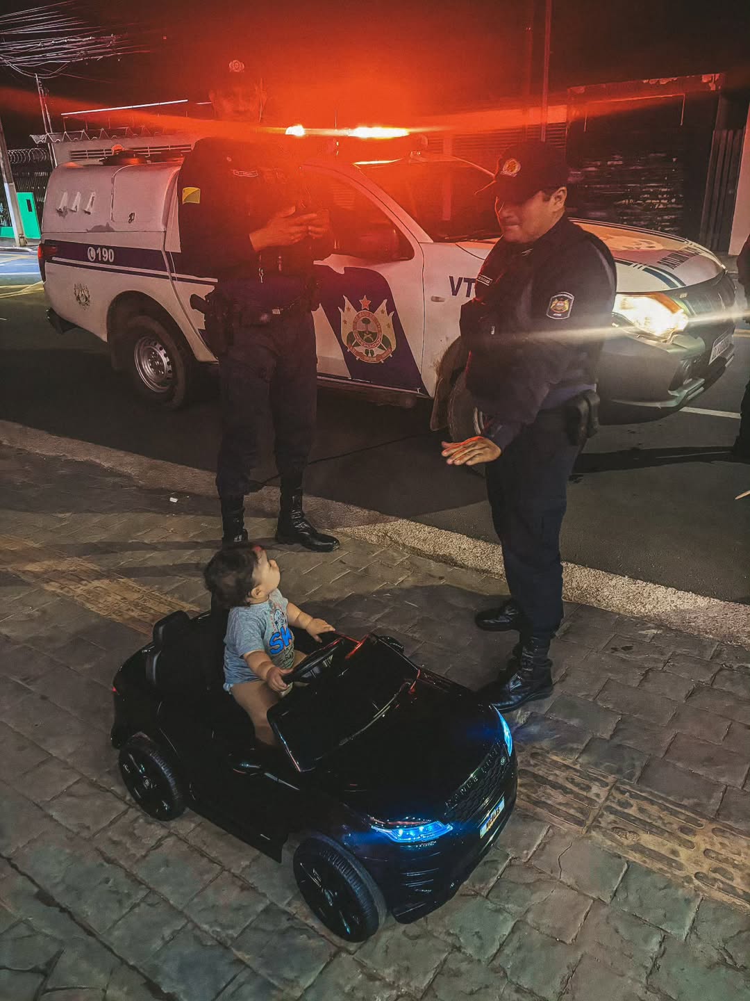 Acre PM enchants the internet with “cutest approach of the day” during patrol