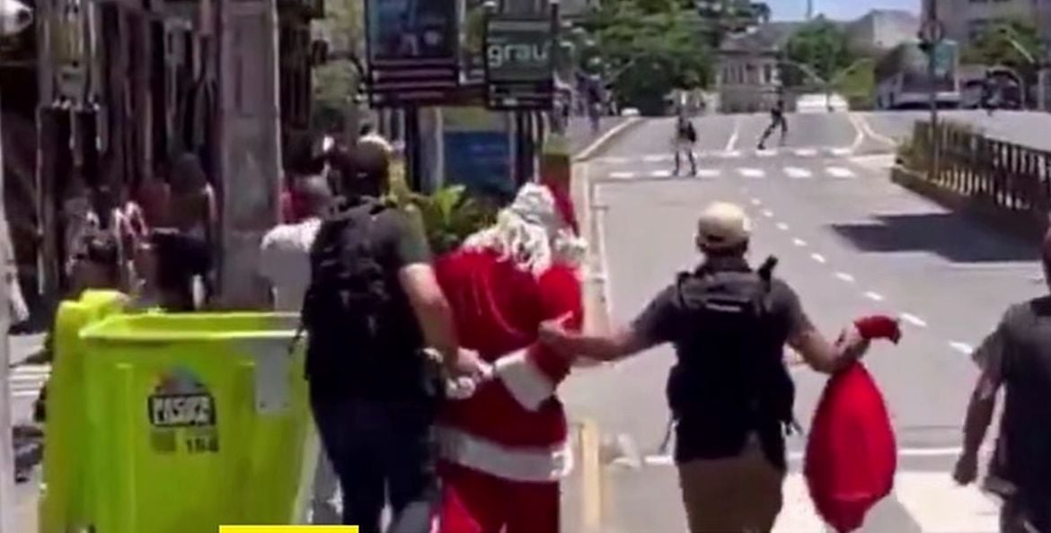 Santa Claus is arrested after shoplifting and video goes viral on social media